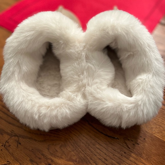NWOT Lauren Conrad faux fur and metallic house shoes. Size L 8-9. Gold metallic. - Picture 3 of 4